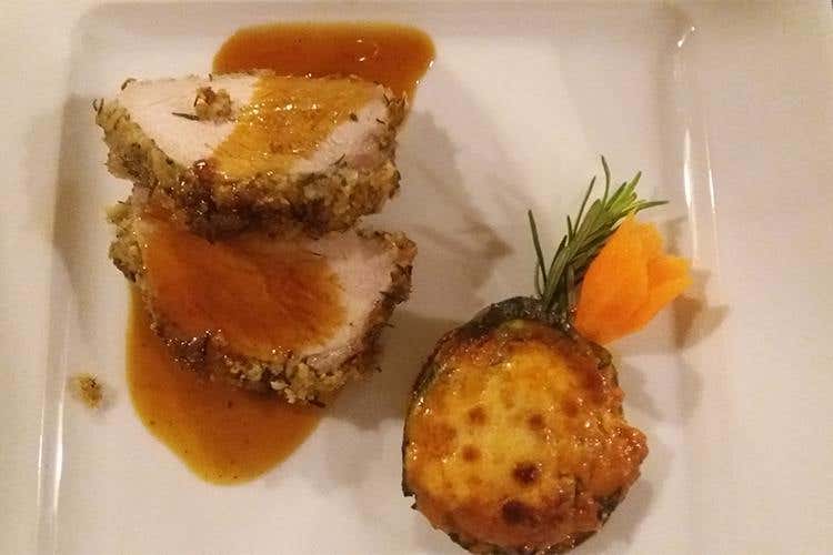 Maialino in crosta aromatica con parmigiana di zucchine e purè - Bio per amore al Terroir Marche Festival 
Tra vini d'Oltralpe e tipicità a tavola