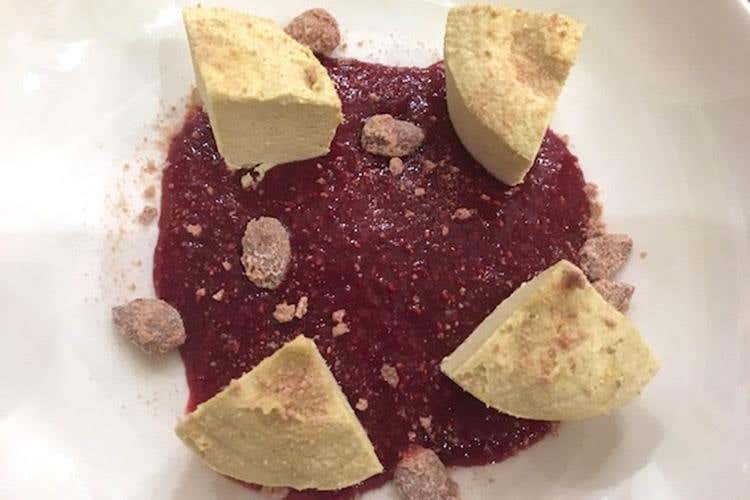 Parfait al pistacchio con salsa di lamponi e anacardi sabbiati (Bio’s Kitchen 
La rivincita del biologico)