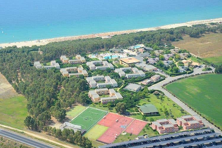 (BluSerena acquista tre villaggi resort 
Primo gruppo italiano per “vacanza mare”)