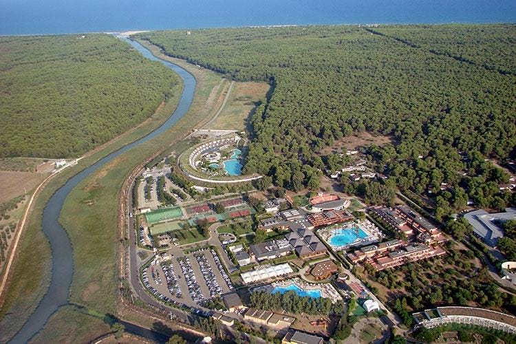 (BluSerena acquista tre villaggi resort 
Primo gruppo italiano per “vacanza mare”)