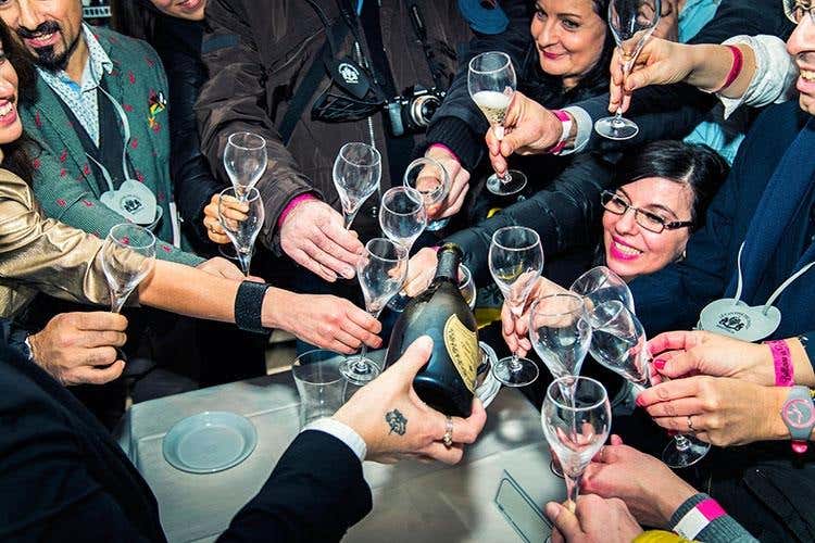 (Bollicine in Villa cresce 
Mille visitatori e vini da 5 Paesi europei)