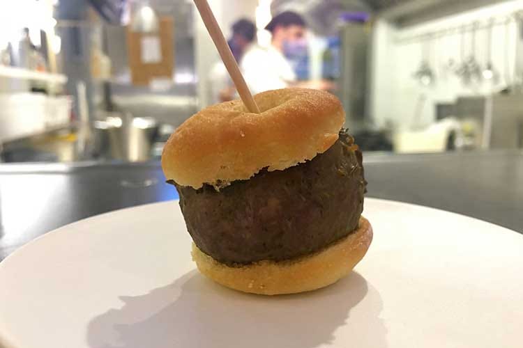 Hamburger (Bovinmarche, la nuova linea Skin 
per conservare il gusto della carne)
