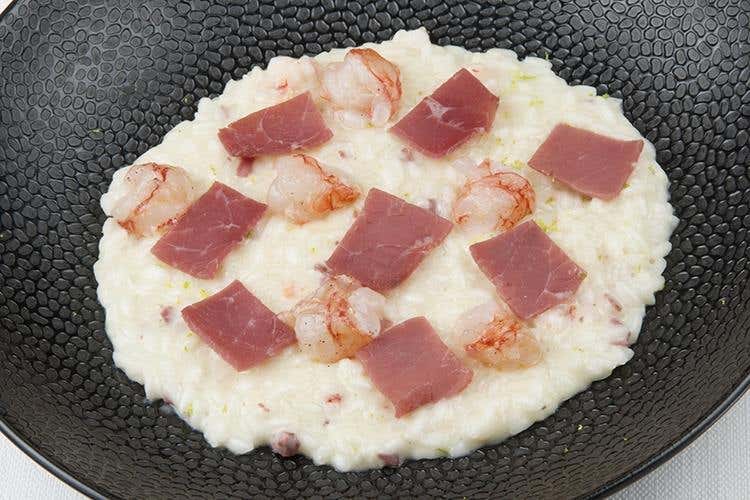 Risotto al lime con ginepro, gamberi rossi e Bresaola La Tonica (Bresaole d’autore Panzeri 
Quattro ricette firmate Sadler)