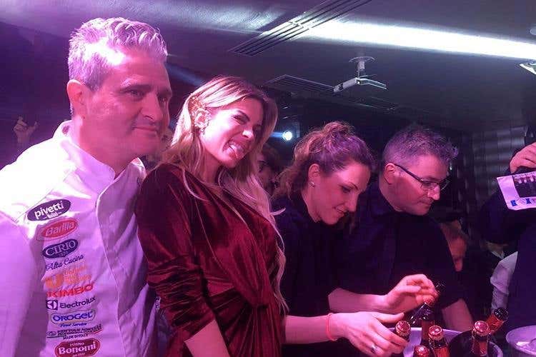 (Buon 47° compleanno Bobadilla 
A cena con la Nic per festeggiare)