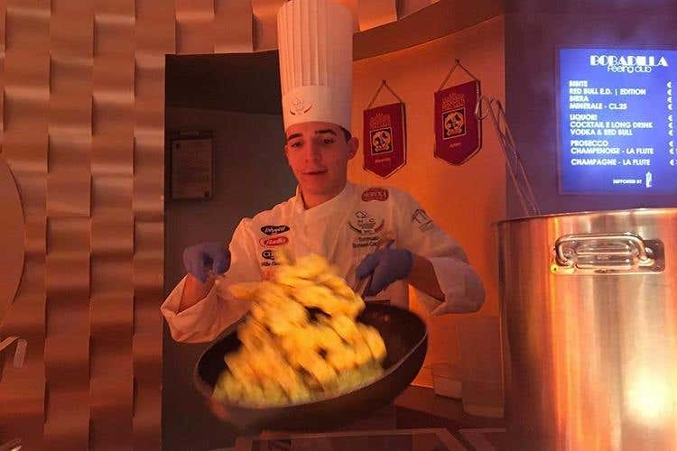 (Buon 47° compleanno Bobadilla 
A cena con la Nic per festeggiare)