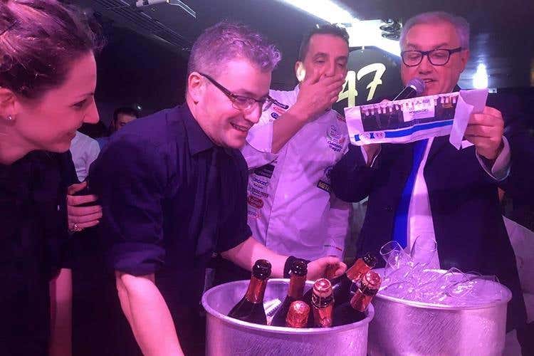 (Buon 47° compleanno Bobadilla 
A cena con la Nic per festeggiare)