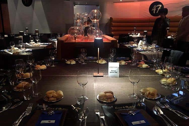 (Buon 47° compleanno Bobadilla 
A cena con la Nic per festeggiare)