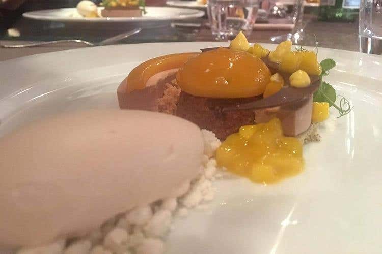 Earl grey choco mousse, variazione di mango e tortino fondente (Buon 47° compleanno Bobadilla 
A cena con la Nic per festeggiare)