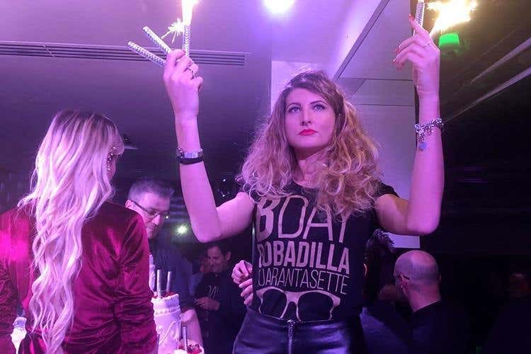 (Buon 47° compleanno Bobadilla 
A cena con la Nic per festeggiare)