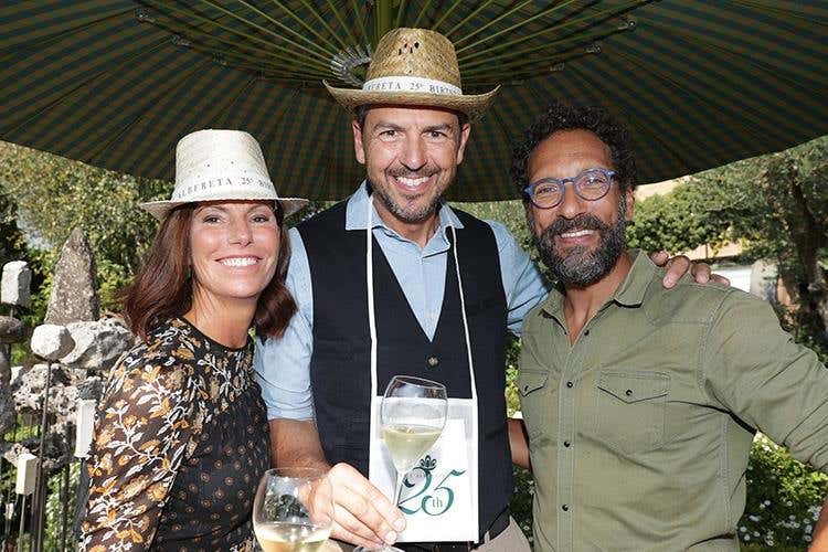 Silvia e Andrea Berton con Federico Quaranta (Buon compleanno a L'Albereta 
Il sogno di Carmen Moretti dopo 25 anni)