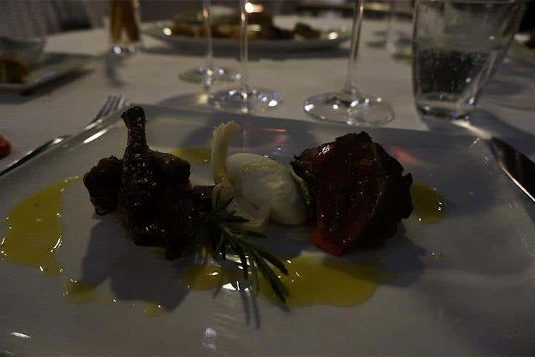 Il piccione al giusto rosa, semifreddo di ricotta, verdure candite e salsa all'arancia amara