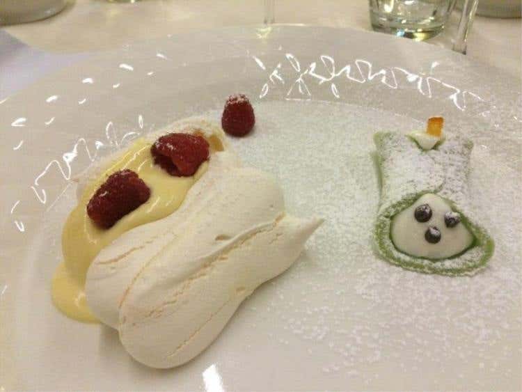 Meringa con Crema di Zabaione e Lamponi Cassata di Cannolo. Accopmpagnato da Zibibbo Fermentato