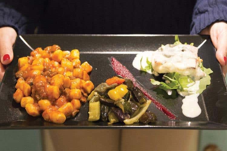 Piatto unico (Caffè della Piazza a Osimo 
Iosilito Gioacchini si racconta)