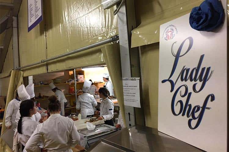 Calore e convivialità ad Amatrice 
Fic in cucina per la cena di Natale