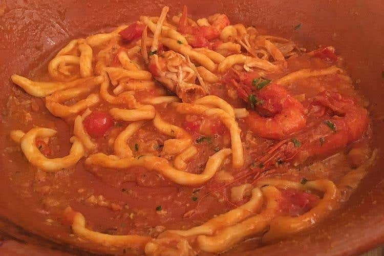 Strozzapreti con gamberi, guancette di pescatrice e pomodori Corbarino - Cambia la location ma resta la qualità 
La cucina di Nadia ora in Franciacorta