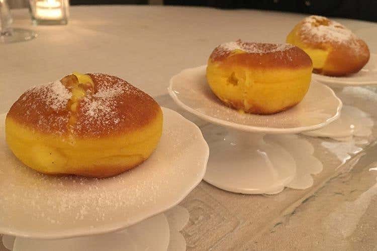 Mini bombolone romagnolo con crema pasticcera - Cambia la location ma resta la qualità 
La cucina di Nadia ora in Franciacorta