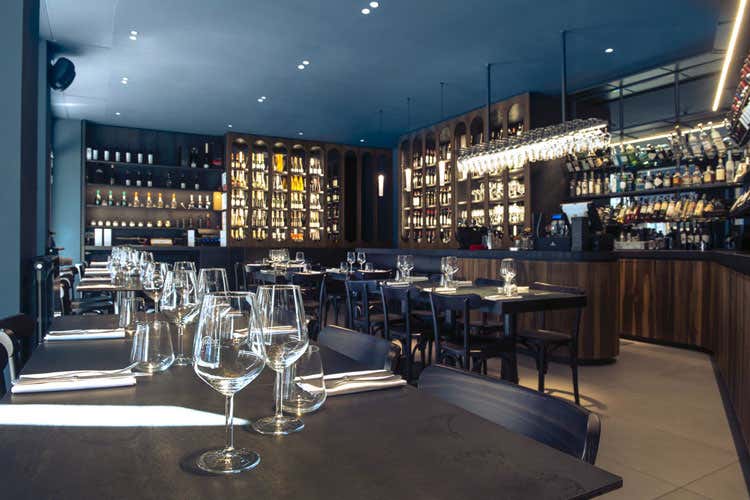 (Cantine Milano, un’oasi pugliese 
all’ombra dei grattacieli meneghini)