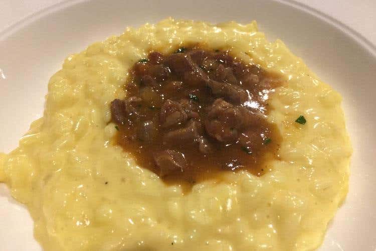Risotto con stracchino all'antica, battuto d'oca e zafferano (Casa Virginia, a Villa d’Almè
un buon rifugio per i buongustai )