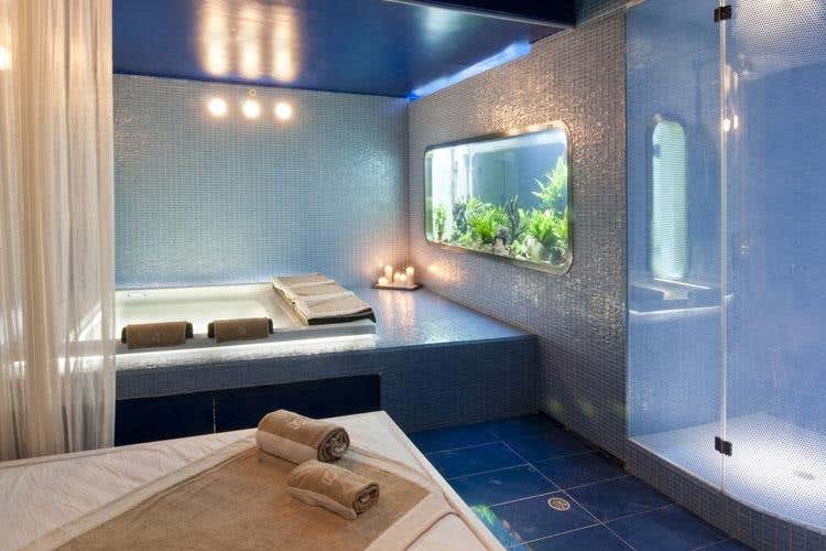 (CastaDiva Resort&Spa 
Ospitalità e alta cucina da 5 stelle)