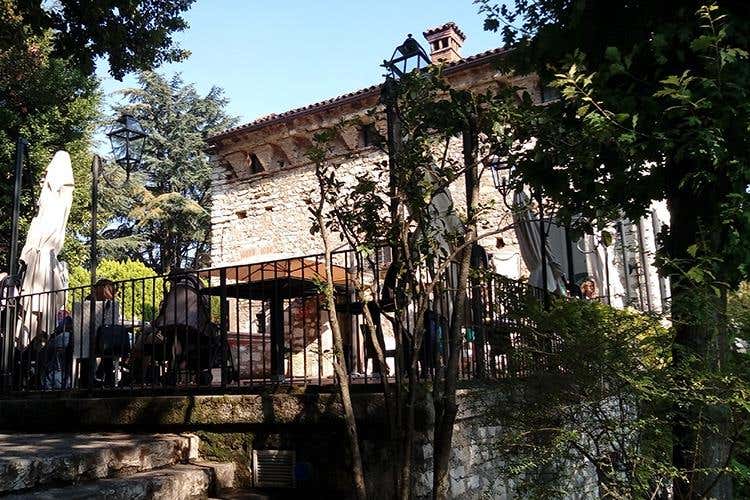 (Castello Malvezzi, da 40 anni 
baluardo della buona cucina)