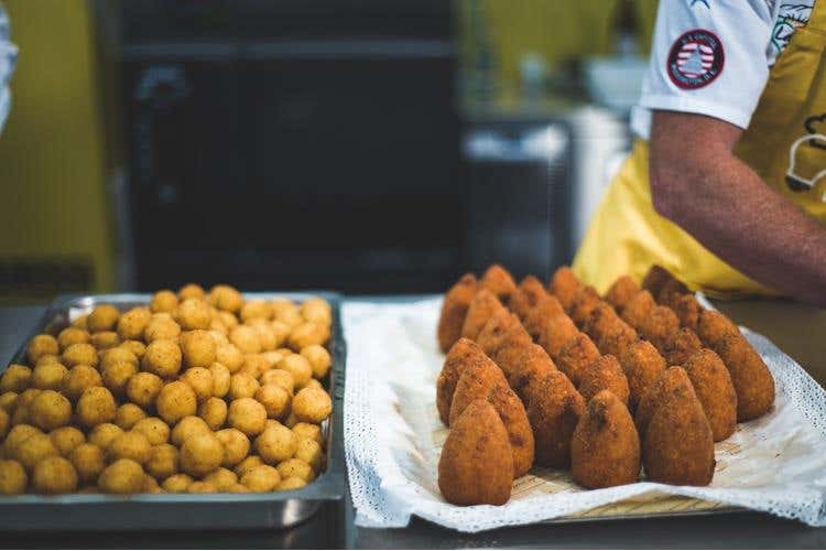 Arancinette palermitane e arancino catanese