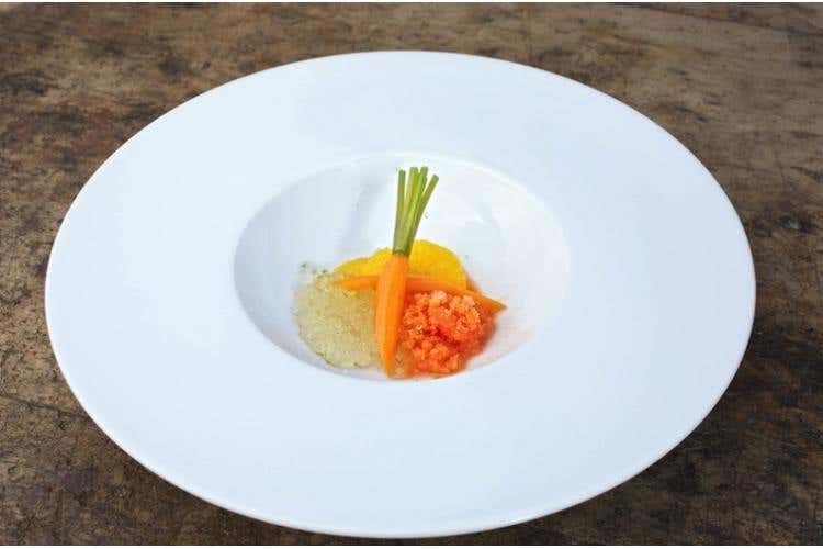 Arancia rossa, carote mantecate nel cardamomo, granita di arancia rossa e carote, gelatina di camomilla e scorza di lime (Foto: RedPanda Italia)