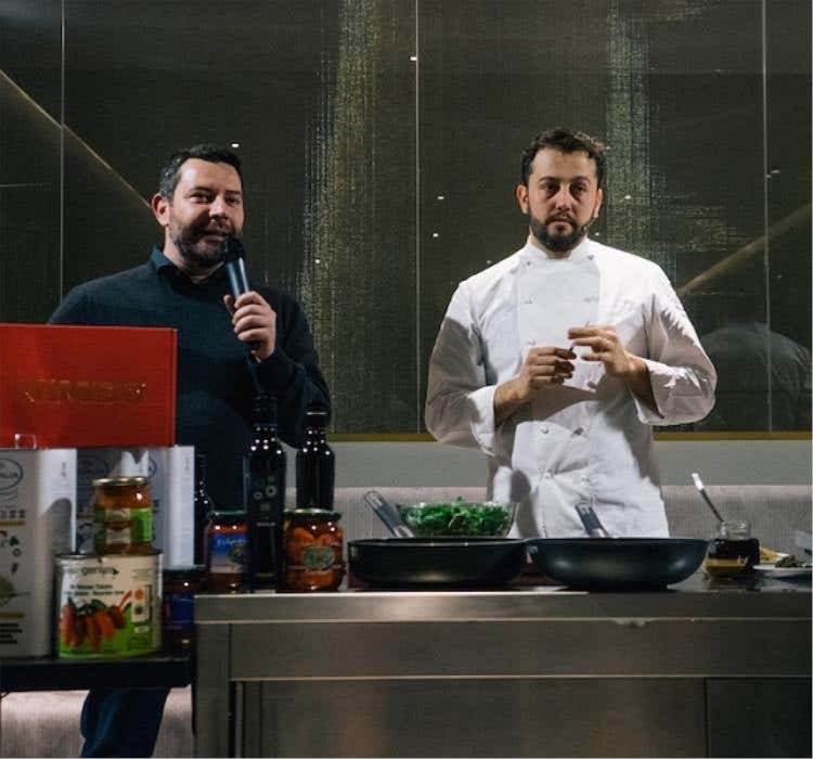 Da sinistra: Gianluca Biscalchin (giornalista gastronomico e illustratore) e Alessandro Negrini