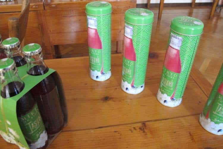 (Cedrata Tassoni, storia e qualità 
Da Salò 200mila bottigliette al giorno)