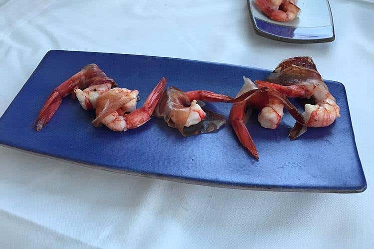 (Cena a sei mani con luna piena
Il ristorante Eolo di Amalfi stupisce )