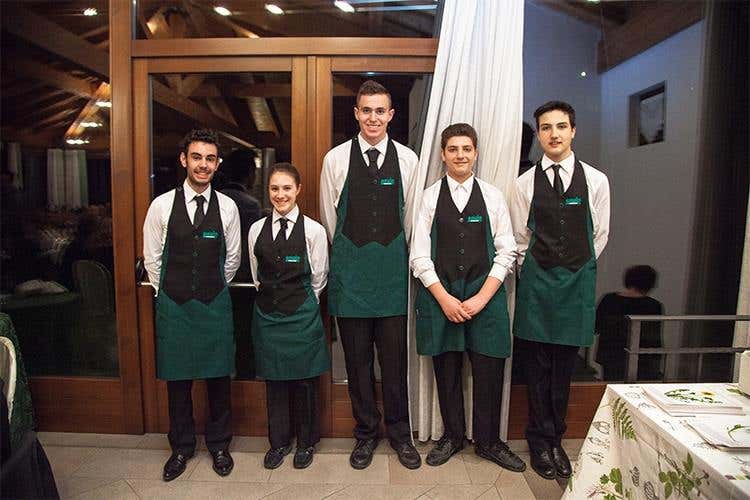 Cento ospiti alla cena delle intolleranze per il menu di Sadler, Arrigoni e Molon
