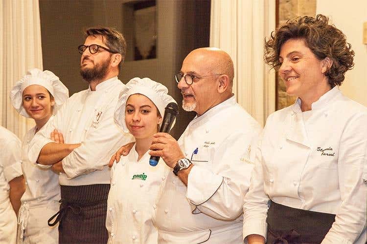 Cento ospiti alla cena delle intolleranze per il menu di Sadler, Arrigoni e Molon