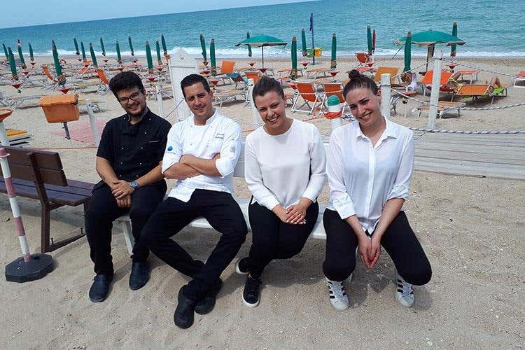 Sara Pandolfi, German Scalmazzi e la loro brigata (Chalet La Rotonda 1962 a Porto Recanati 
Un menu allegro come i proprietari)