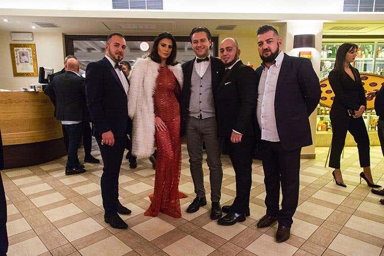Gianluca Sollazzo, Claudia Galanti, Amedeo Renzulli, Giuseppe Sollazzo e Michele Sollazzo (Chalet Royal a San Giovanni Rotondo 
Vranken Pommery protagonista in tavola)