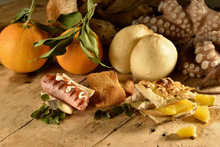 Hot dog di cornicione di pizza, Polpo pizza e Toast di pizza ai 7 cereali (Champagne Krug)