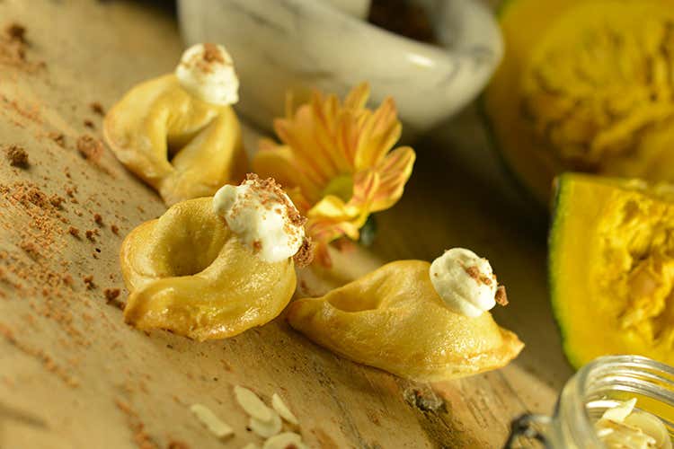 Raviolo mantovano di pizza (Champagne Krug)