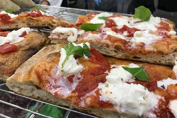 (Che Pizza! porta a Milano la pizza d'autore 
In cattedra oltre 20 professionisti)