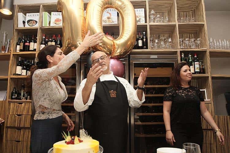 (Chic'n Quick compie 10 anni 
Grande festa alla trattoria di Sadler)