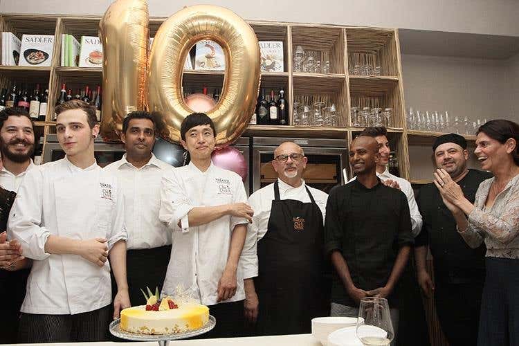 (Chic'n Quick compie 10 anni 
Grande festa alla trattoria di Sadler)
