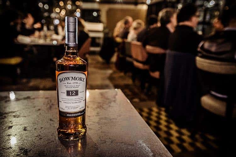 (Cinque whisky distribuiti Martini 
in un food pairing da stella Michelin)