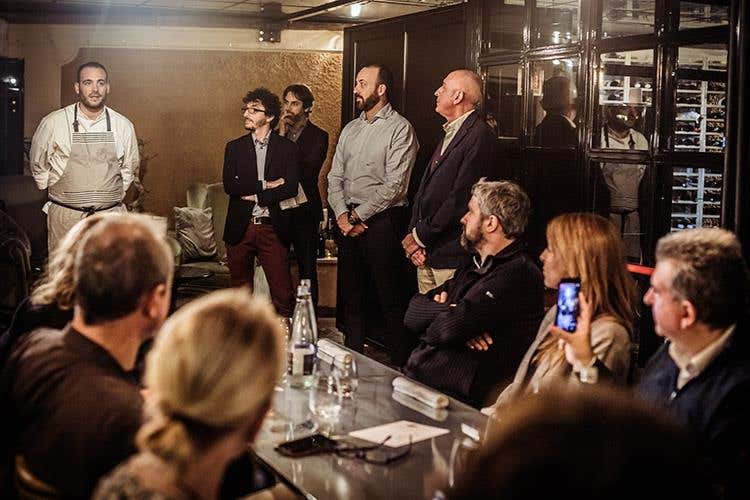 (Cinque whisky distribuiti Martini 
in un food pairing da stella Michelin)