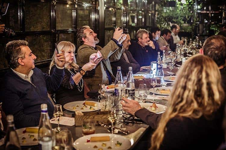 (Cinque whisky distribuiti Martini 
in un food pairing da stella Michelin)