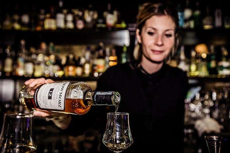 (Cinque whisky distribuiti Martini 
in un food pairing da stella Michelin)