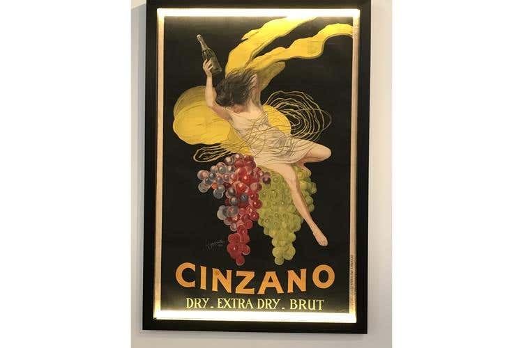 (Cinzano festeggia 260 anni 
Una mostra con pezzi storici)