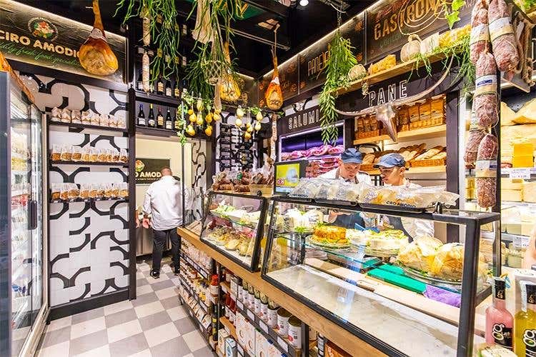 (Ciro Amodio, nuova apertura 
Angolo di gusto nei Quartieri Spagnoli)