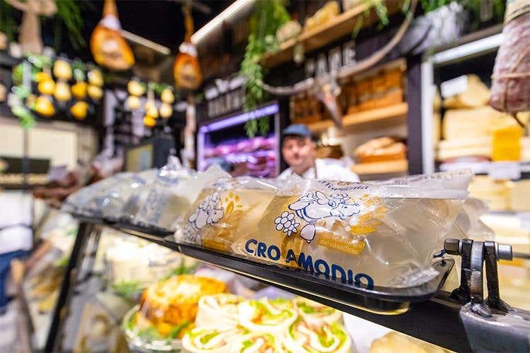 (Ciro Amodio, nuova apertura 
Angolo di gusto nei Quartieri Spagnoli)