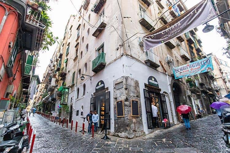 (Ciro Amodio, nuova apertura 
Angolo di gusto nei Quartieri Spagnoli)