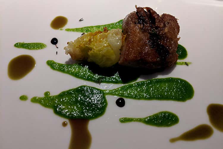 Lingua di vitello a bassa temperatura con crema di radice amara, crema di prezzemolo e aceto balsamico (Mario Cornali, il cuoco filosofo 
I piatti come cori di voci distinte)