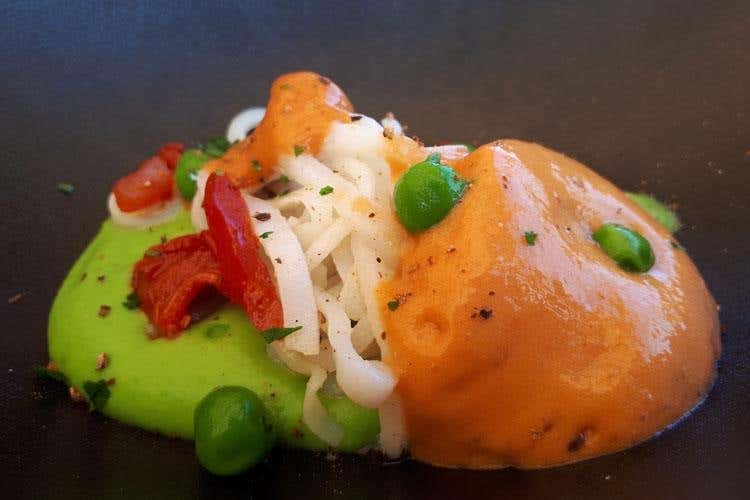 Seppia con piselli rivisitata mousse di piselli pomodori canditi e seppie (Con Lorenzo Montesi cresce 
la Capannina di Portono)