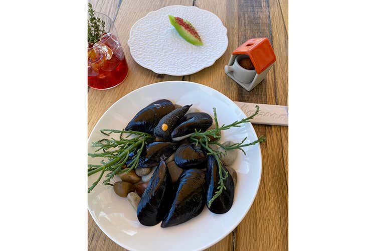 Finta cozza, limone e pepe rosa; ricordo di un passatello; cetriolo e lamponi (Le contaminazioni nostrane 
nella cucina di Stefano Ciotti)