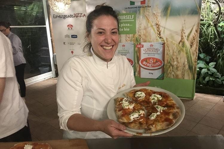 Loreta Aiello (Contest Emergente Pizza a Ischia 
Nicola Falanga va in finale )